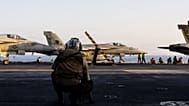 Eine F/A-18E Super Hornet vor dem Start von der USS Abraham Lincoln, 28. Februar 2026, während der Operation "Epic Fury"