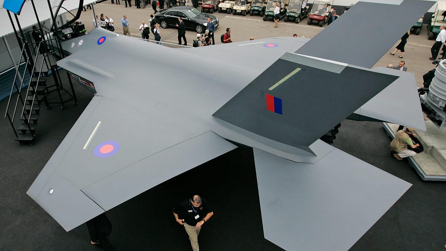 ARCHIVIO. Un F-35 Lightning II Joint Strike Fighter della Lockheed Martin esposto al salone aerospaziale di Farnborough, Inghilterra, luglio 2010.