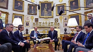 O presidente Donald Trump se reúne com o chanceler alemão Friedrich Merz no Salão Oval da Casa Branca. 