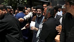 صورة أرشيفية- حضر مجتبى خامنئي مسيرة يوم القدس السنوية في طهران، إيران، يوم الجمعة 31 مايو/أيار 2019. 