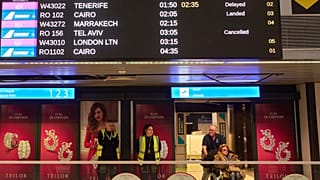  ورودی فرودگاه بین‌المللی هنری کواندا، پروازهای لغو شده از مبدا کشورهای خاورمیانه را نشان می‌دهد، رومانی، سه‌شنبه، ۳ مارس ۲۰۲۶