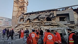 Un edificio colpito da Israele in Libano