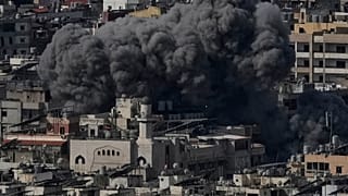 Un edificio colpito da Israele a Beirut, Libano