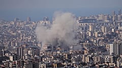 Über dem Stadtteil Dahiyeh im Süden Beiruts im Libanon steigt am Dienstag nach einem israelischen Luftangriff Rauch auf.