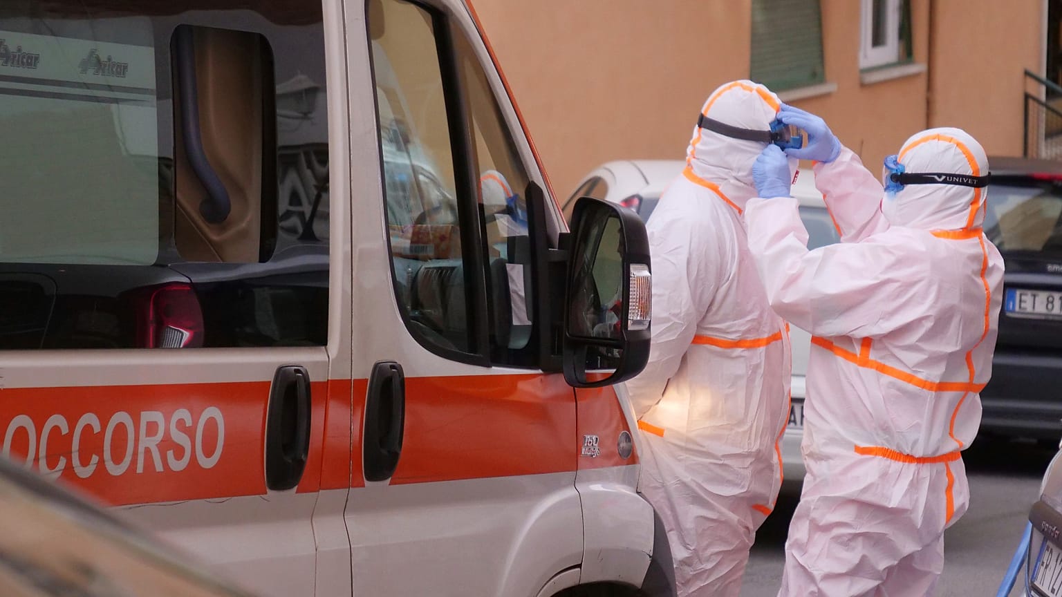 İtalya'da bir ambulans (Arşiv görüntüsü)