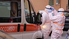 İtalya'da bir ambulans (Arşiv görüntüsü)