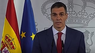 El presidente del Gobierno español, Pedro Sánchez, habla durante una conferencia de prensa, el 4 de marzo de 2026.