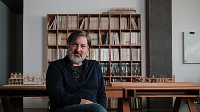 L’architecte Smiljan Radic Clarke, lauréat du prix Pritzker 2026