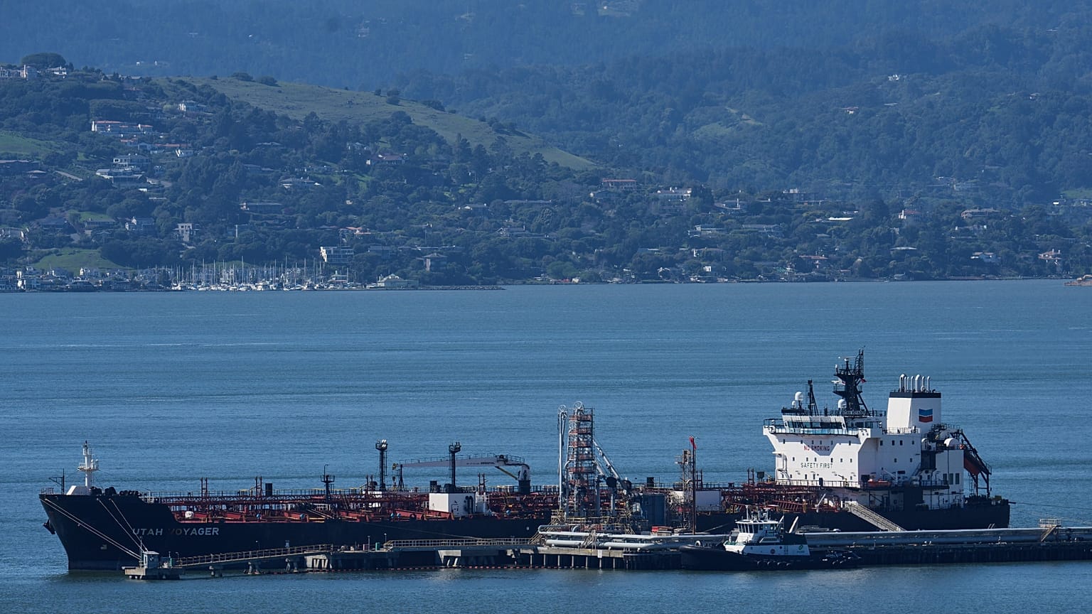 Un petrolero está atracado en la refinería Chevron Richmond, en Richmond, California. Tres de marzo de 2026.