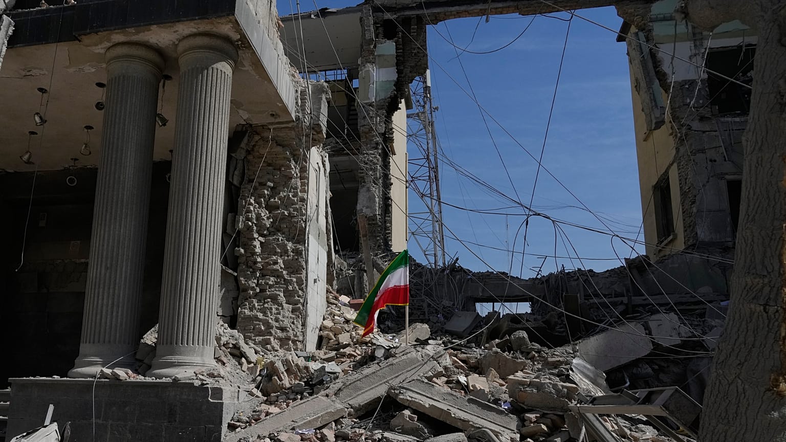 Macerie di una struttura di polizia colpita durante la campagna militare tra Stati Uniti e Israele, Teheran, Iran, 4 marzo 2026