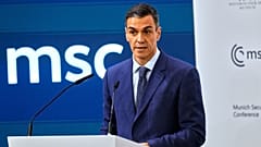 رئيس وزراء إسبانيا بيدرو سانشيز يتحدث خلال مناقشة ضمن جلسة في مؤتمر ميونخ للأمن في ميونخ، ألمانيا، يوم السبت 14 فبراير 2026.