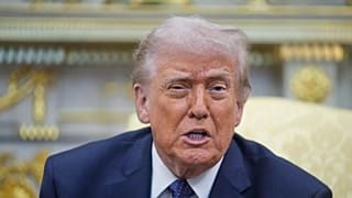 El presidente Donald Trump habla durante una reunión con el canciller alemán Friedrich Merz en el Despacho Oval de la Casa Blanca, el martes 3 de marzo de 2026