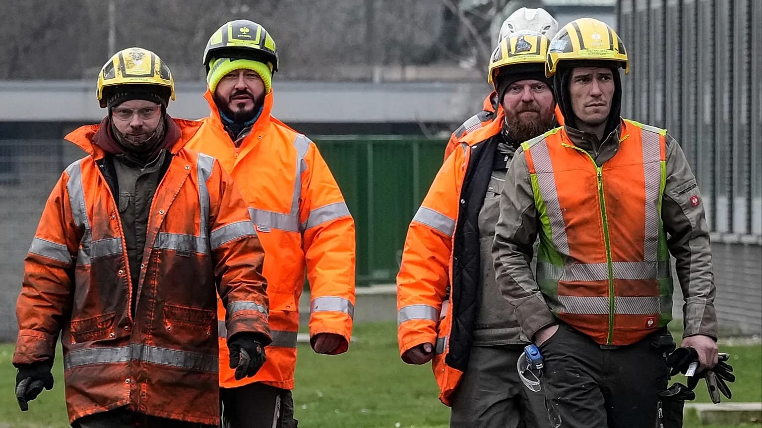 آرشیو - کارگران فولاد به سوی کارخانه اصلی شرکت بحران‌زده فولادسازی تیسن‌کروپ در آلمان می‌روند. ۴ فوریه ۲۰۲۵.