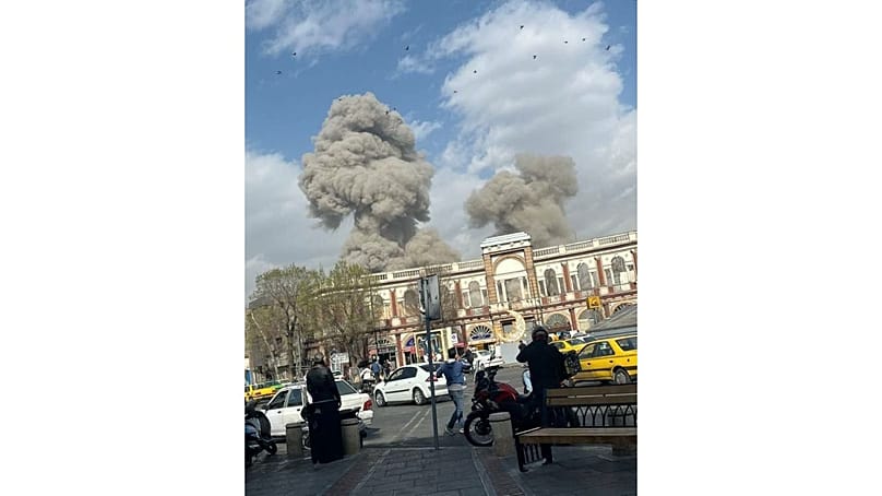 بمباران محدوده بیت رهبری در خیابان پاستور