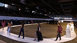 Gabon : Chouchou Lazare transforme le raphia en joyau de la mode