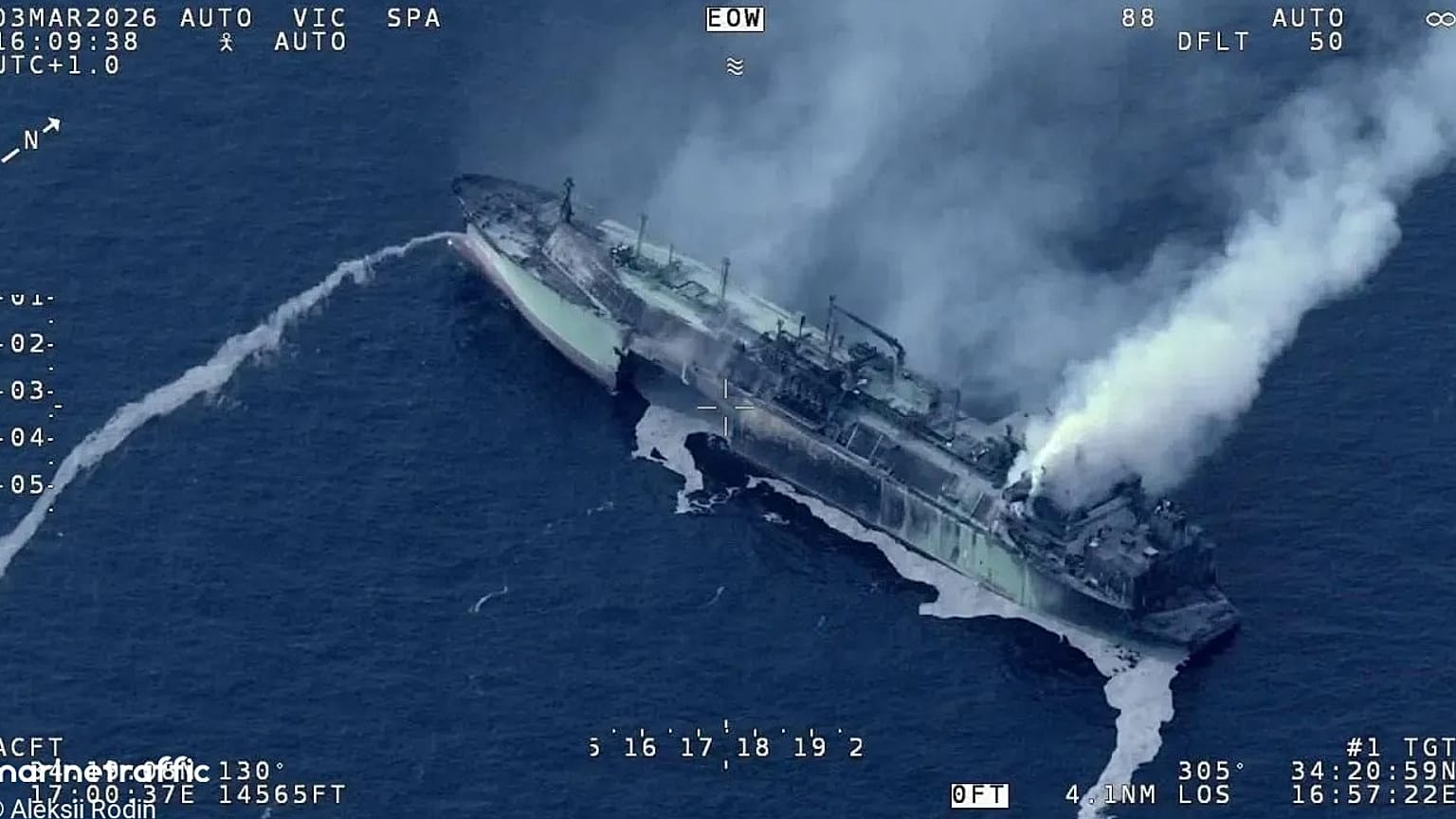 La nave metaniera russa Arctic Metagaz colpita al largo delle coste maltesi