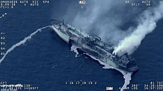 La nave metaniera russa Arctic Metagaz colpita al largo delle coste maltesi