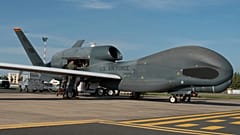 Ein RQ-4 Global Hawk auf dem Marine-Luftwaffenstützpunkt Sigonella, Sizilien, im Jahr 2019