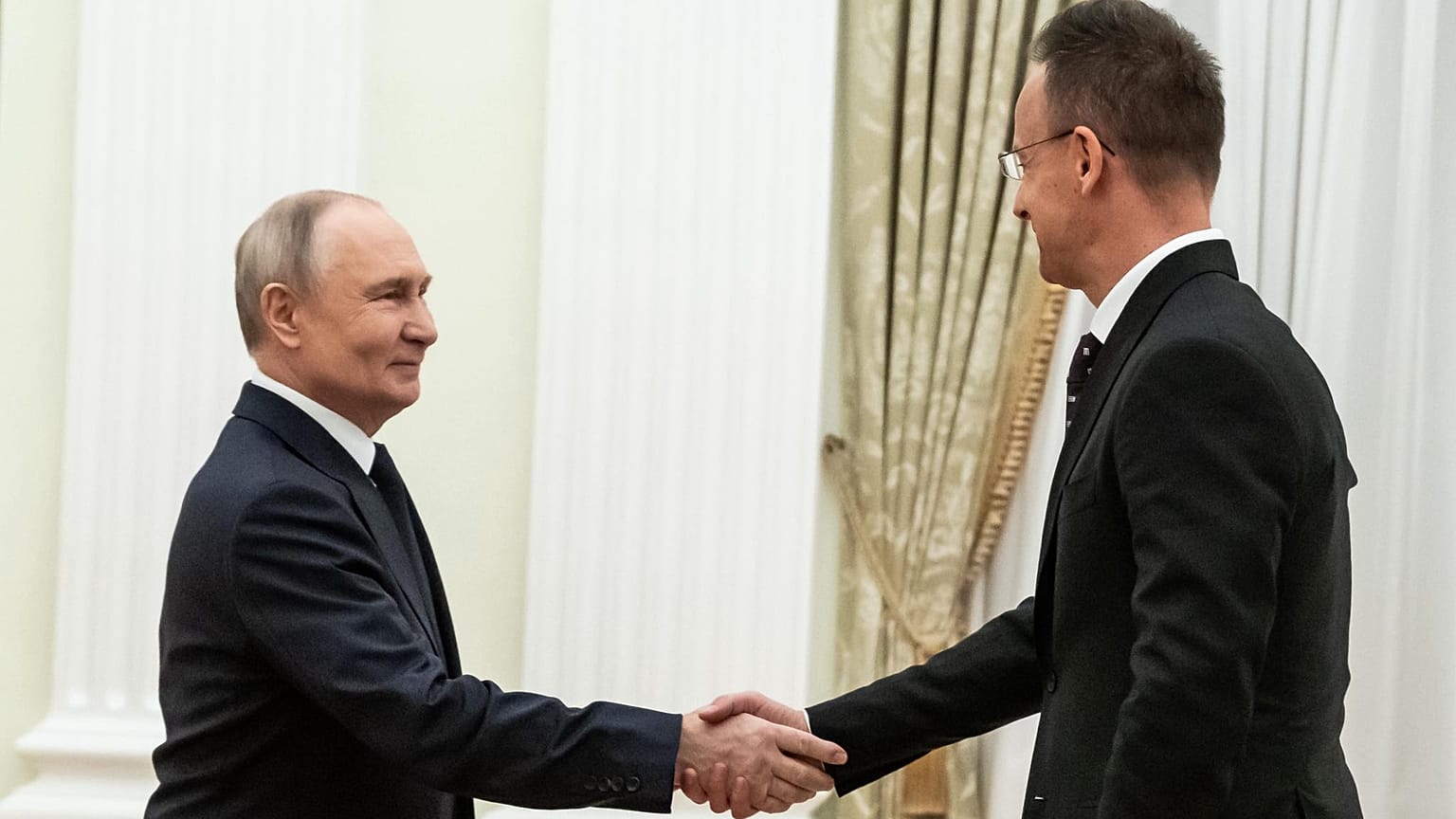 Hungarian Foreign Minister Péter Szijjártó with Russian President Vladimir Putin in Moscow 