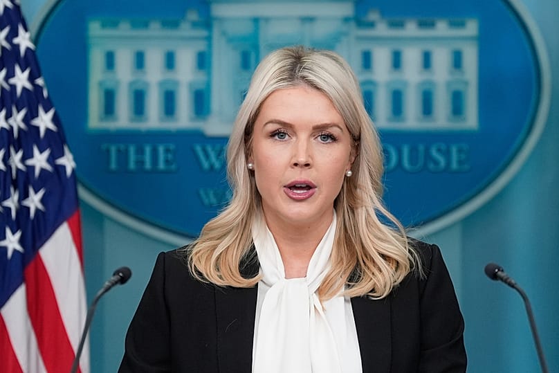 تحدثت المتحدثة باسم البيت الأبيض، كارولين ليفيت، إلى الصحفيين في غرفة جيمس برادي للإحاطات الصحفية بالبيت الأبيض، يوم الأربعاء 4 مارس/آذار 2026، في واشنطن.