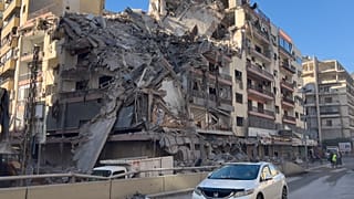 Un bâtiment détruit par une frappe aérienne israélienne à Dahiyeh, dans la banlieue sud de Beyrouth, au Liban, le jeudi 5 mars 2026.