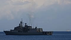 Die griechische Fregatte Psara verlässt am 4. März 2026 den Hafen von Limassol, Zypern
