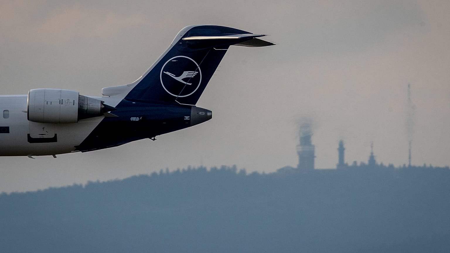 Die ersten Evakuierungen aus dem Nahen Osten haben begonnen
