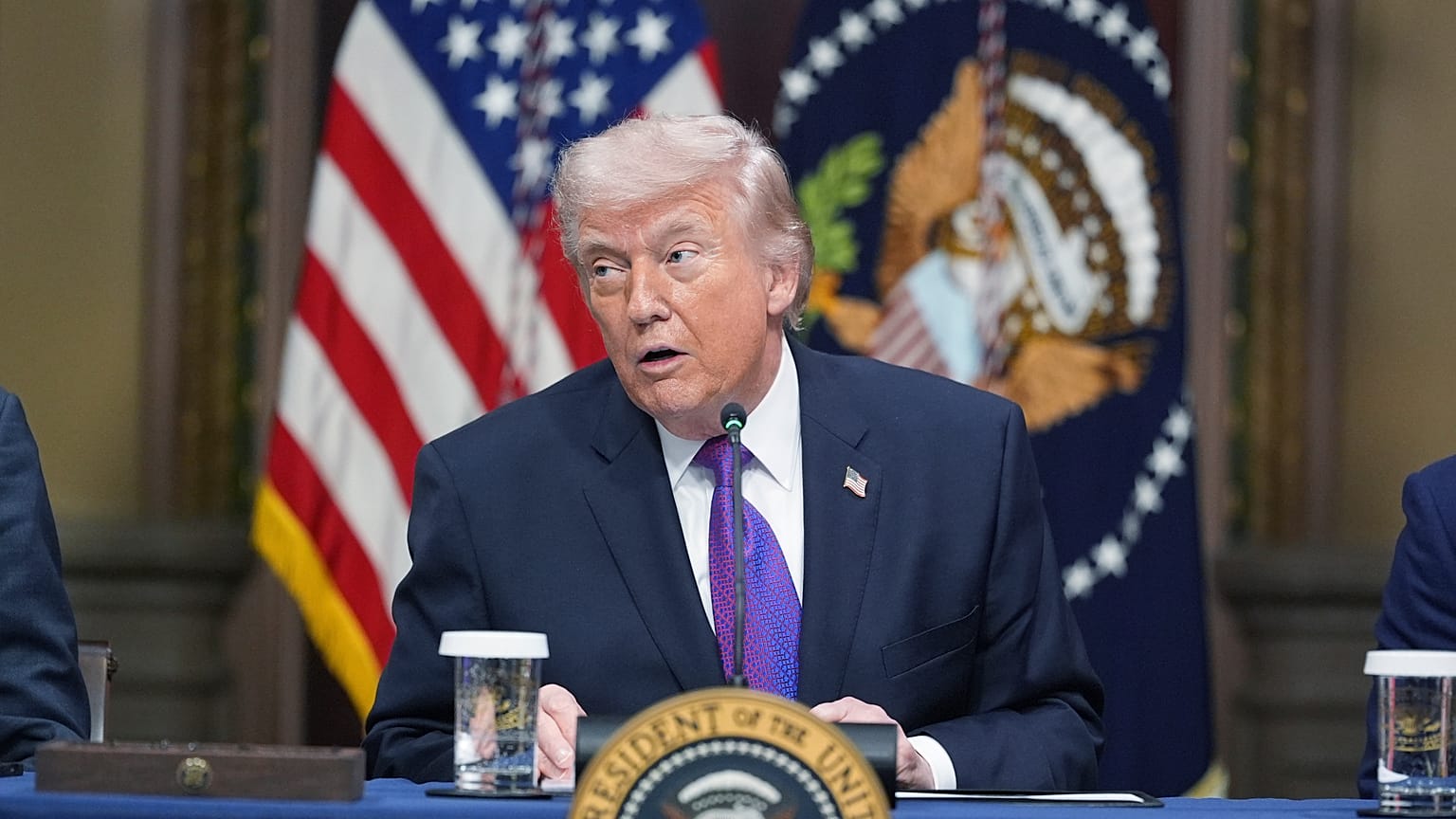 الرئيس دونالد ترامب يتحدث خلال فعالية حول تعهد حماية دافعي الفواتير في غرفة المعاهدة الهندية بمبنى أيزنهاور التنفيذي التابع لمجمع البيت الأبيض، يوم الأربعاء 4 مارس 2026، 