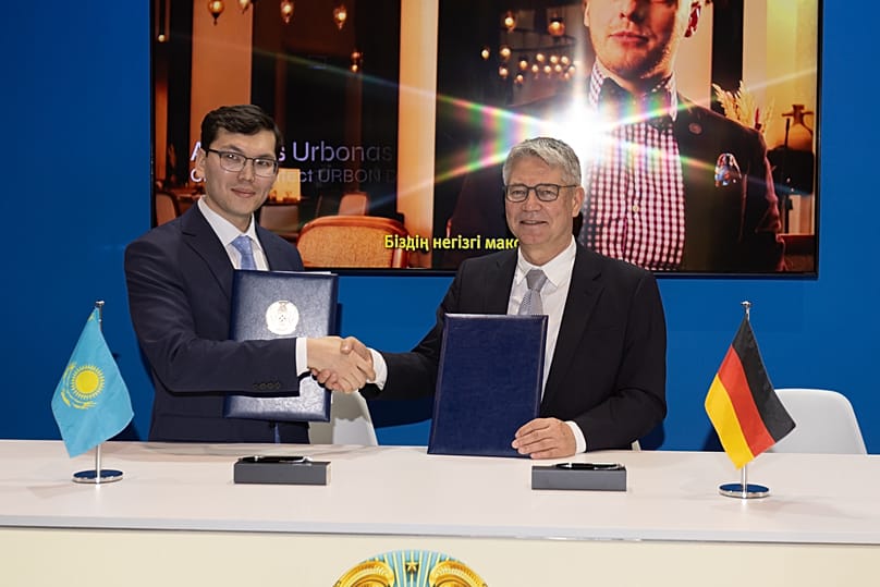 Soldan sağa: Turizm Endüstrisi Komitesi Başkan Vekili Nurbol Bayjanov ve DRV Başkanı Albin Loidl.