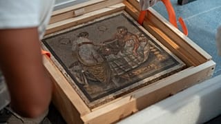 La mosaïque érotique restituée au musée de Pompéi