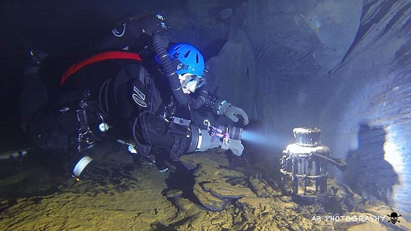 Aknamentesítő búvár