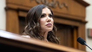 Imigração: Trump demite a secretária de Segurança Interna 