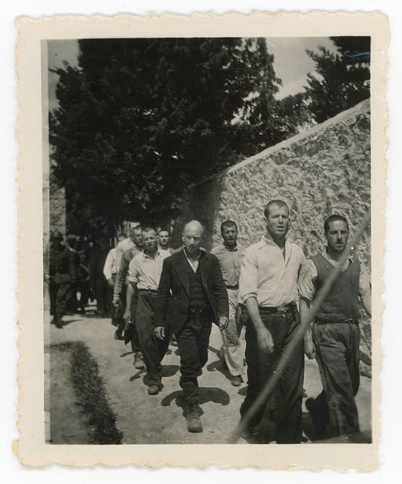 Image showing the 200 prisoners during their transfer to the execution site in Kaisariani, Athens