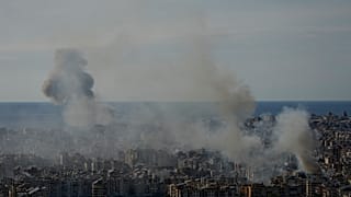 Aumento del fumo in seguito agli attacchi aerei israeliani a Dahiyeh, nella periferia meridionale di Beirut, Libano, 6/03/2026