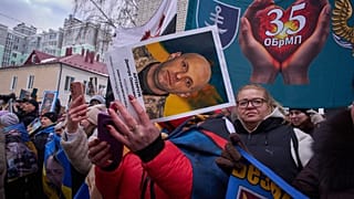 Russia and Ukraine exchange prisoners but peace talks appear stalled