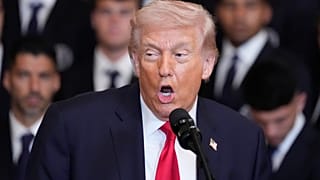 الرئيس دونالد ترامب يلقي كلمة خلال فعالية لتكريم فريق إنتر ميامي CF، بطل دوري كرة القدم الأمريكية لعام 2025، في الغرفة الشرقية بالبيت الأبيض