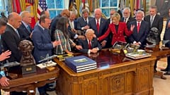 Trumps Berater veröffentlicht Video: religiöse Führungspersönlichkeiten beten für Trump im Oval Office