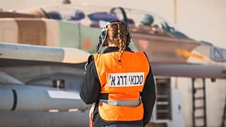 Női indítótiszt az izraeli légierőben