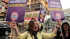 ARŞİV: Kadınlar, Ankara'da Cumhurbaşkanı Erdoğan'ın "Bir kadının iş hayatını anneliğin alternatifi haline getirmeyi kabul etmiyorum" ifadelerini protesto etti / 6 Haziran 2016