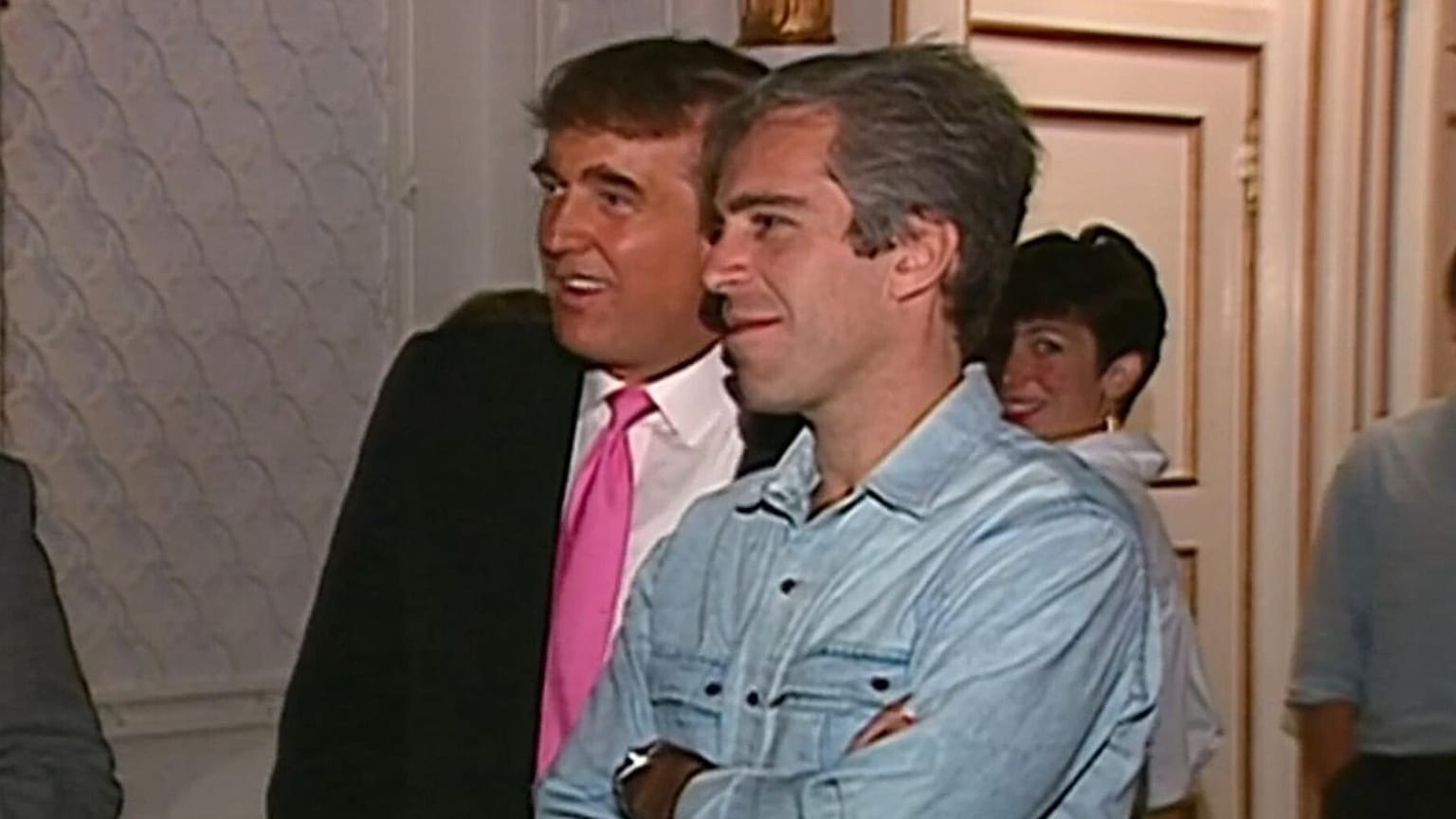 Epstein ve Trump'ın bir arada görüldüğü eski bir fotoğraf.