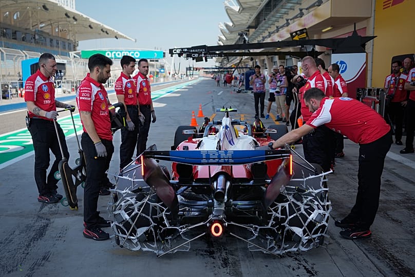 La Ferrari raccoglie dati durante un test pre-stagionale di F1 a Sakhir, in Bahrain, 2026.