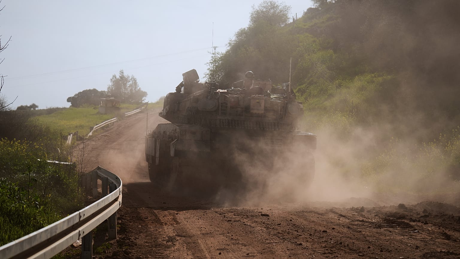دبابة إسرائيلية في شمال إسرائيل قرب الحدود مع لبنان، الجمعة 6 مارس 2026.