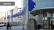 Flagi Unii Europejskiej powiewają na wietrze przed siedzibą UE w Brukseli, czwartek, 5 marca 2026 r. (AP Photo/Virginia Mayo)