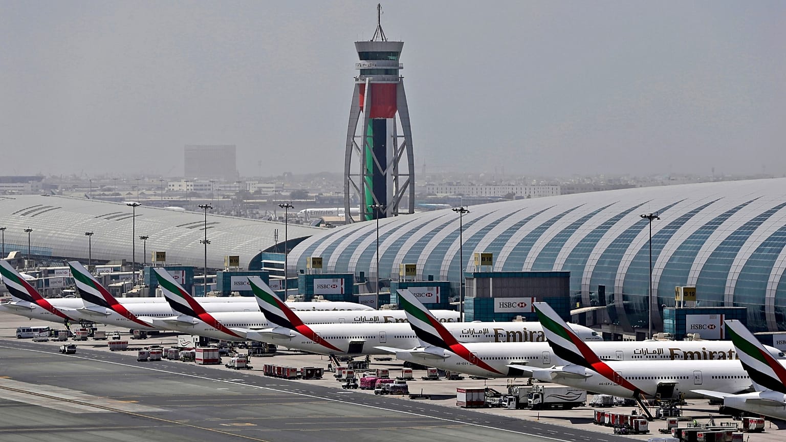 Emirates trabalha para restabelecer plenamente a sua rede de voos