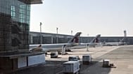Самолёты Qatar Airways, припаркованные в международном аэропорту Хамад в Дохе