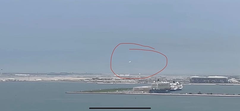 Euronews-Korrespondenten beobachten den Abflug des Fliegers nach Berlin.