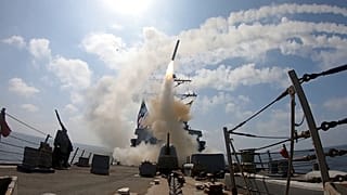 إطلاق صاروخ من سفينة تابعة للبحرية الأمريكية دعماً لعملية "Epic Fury"، في 28 فبراير 2026.