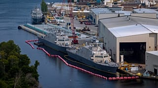 Le navi in costruzione sono attraccate al Fincantieri Marinette Marine venerdì 12 luglio 2024 a Marinette, Wisconsin.