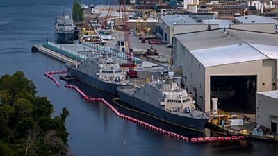 Le navi in costruzione sono attraccate al Fincantieri Marinette Marine venerdì 12 luglio 2024 a Marinette, Wisconsin.