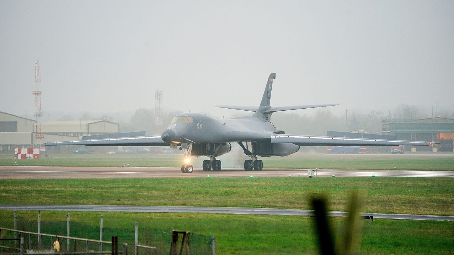  Air Force B1-B Lancer Bomber arrivato nel Regno Unito